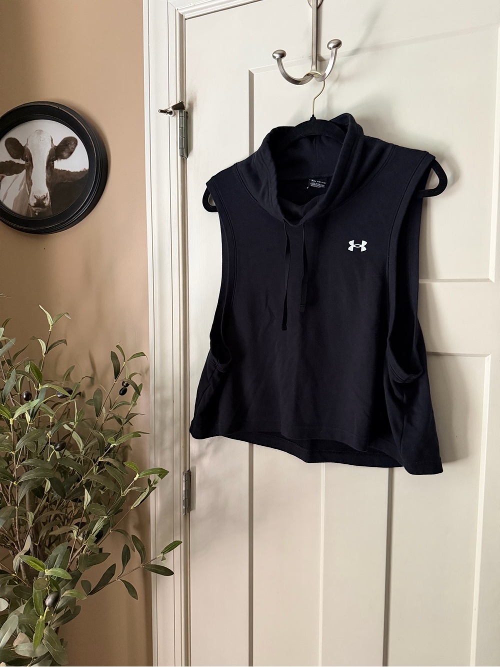 Under Armour Black Sleeveless Cropped Training Tank Size XL